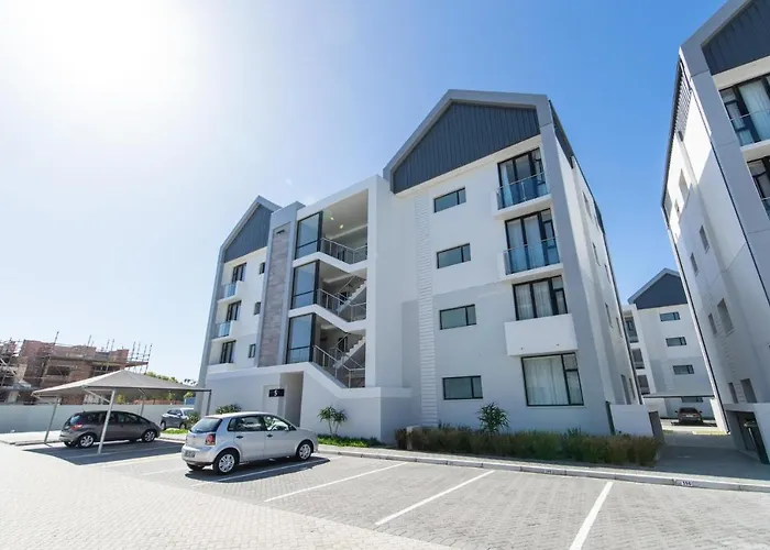 10 On Bellamare Near The Beachfront