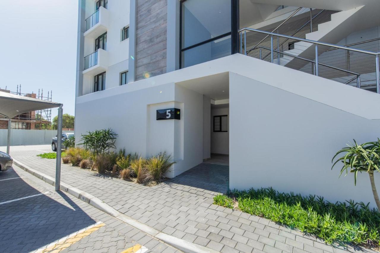 10 On Bellamare Near The Beachfront Apartment