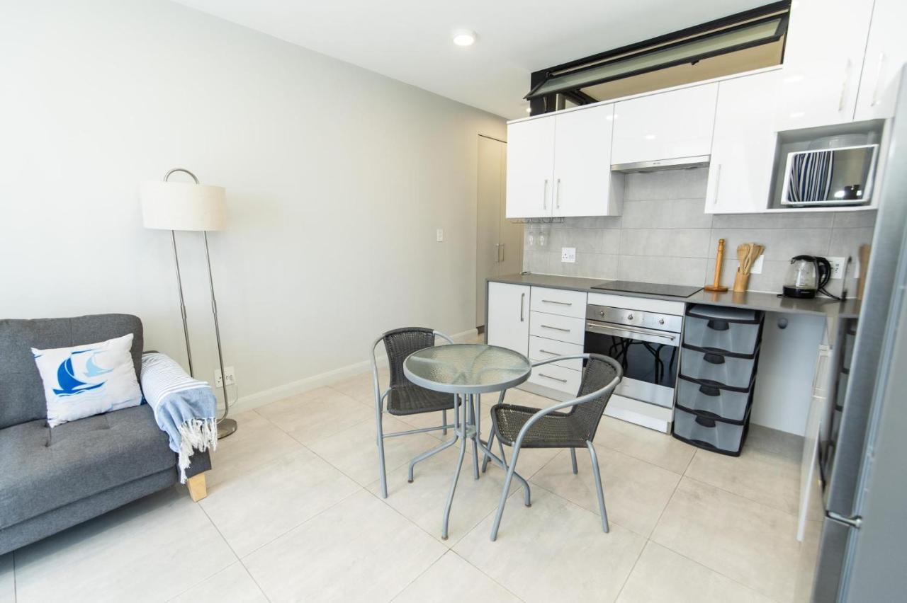 10 On Bellamare Near The Beachfront Apartment *